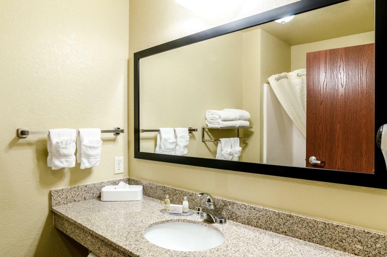 Cobblestone Inn & Suites-Kersey ภายนอก รูปภาพ