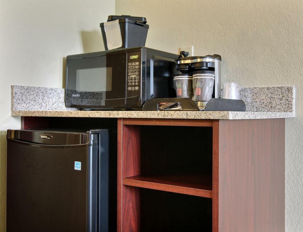 Cobblestone Inn & Suites-Kersey ภายนอก รูปภาพ