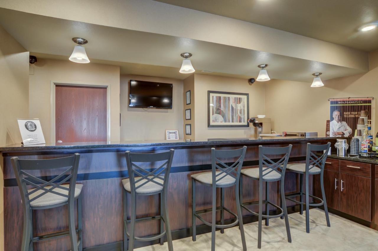 Cobblestone Inn & Suites-Kersey ภายนอก รูปภาพ