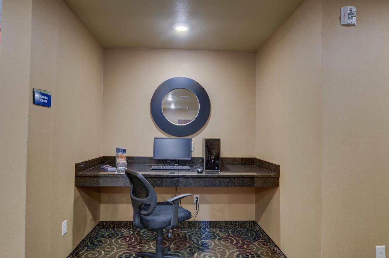 Cobblestone Inn & Suites-Kersey ภายนอก รูปภาพ