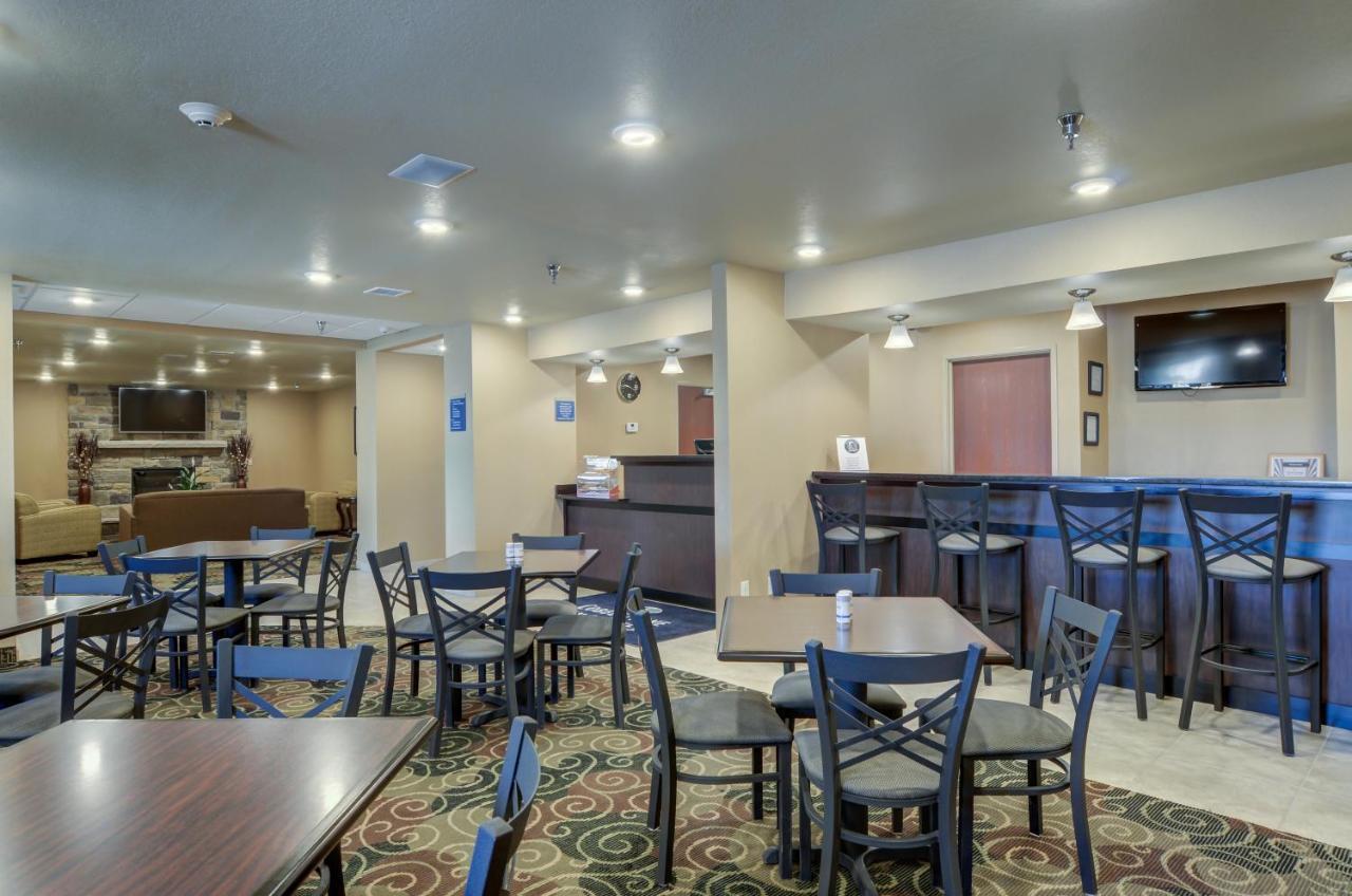 Cobblestone Inn & Suites-Kersey ภายนอก รูปภาพ