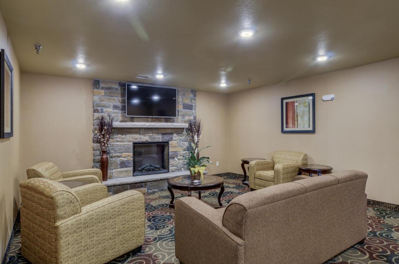 Cobblestone Inn & Suites-Kersey ภายนอก รูปภาพ